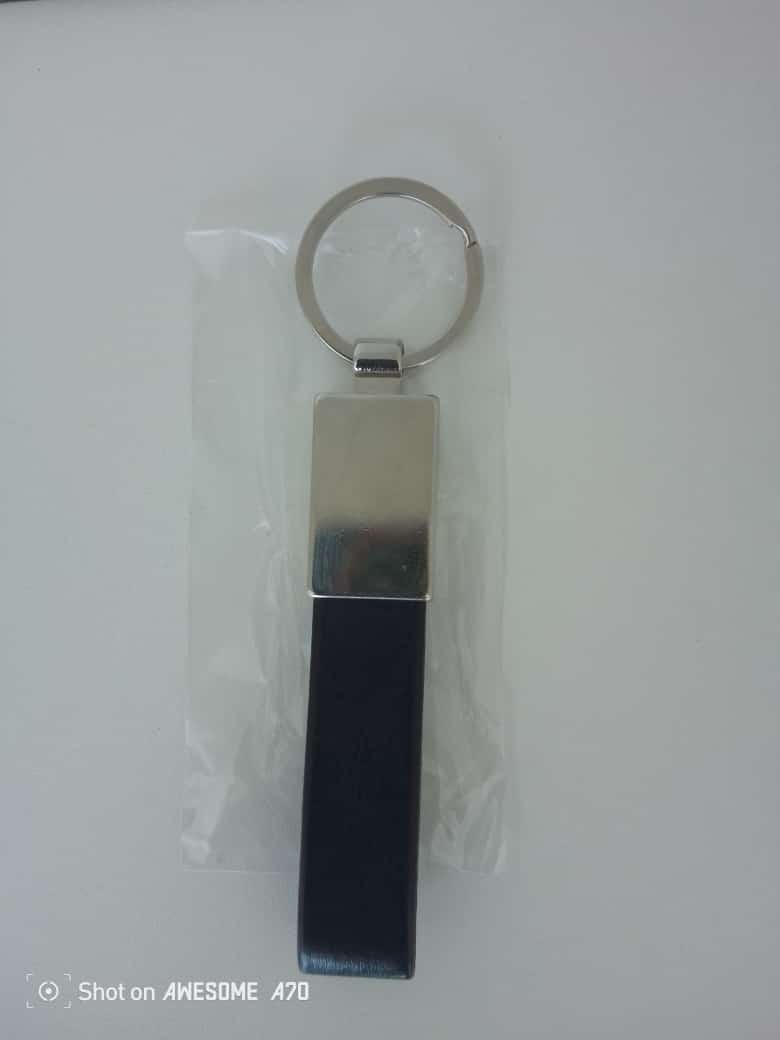 FT-Porta Chave Fita de Napa Preta e Metal Prateado